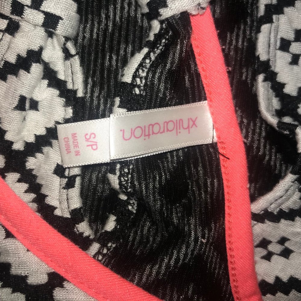 Patterned Dress - Picture 2 of 3